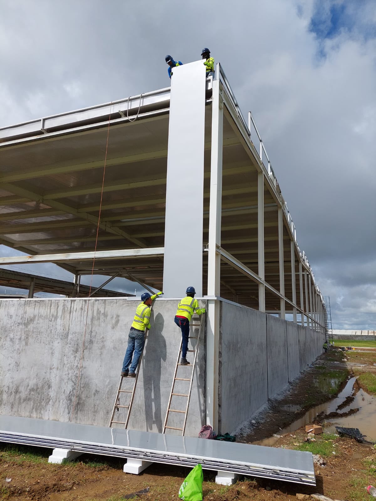 Instalación de cerramiento industrial